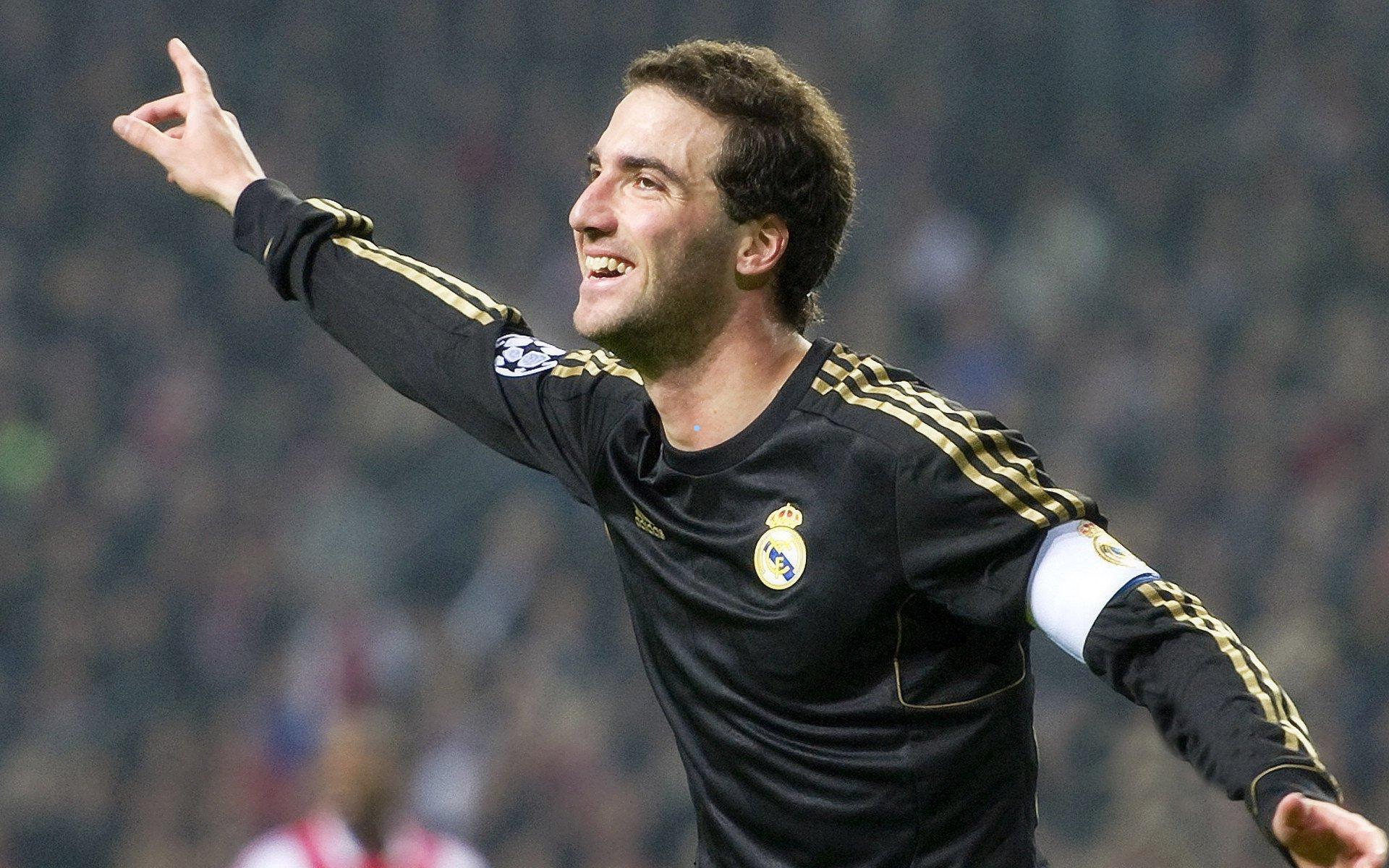 震撼人心的球场，阿雷瓦洛畅谈斯图加特新征途，杰里米麾下的比赛与训练全解析