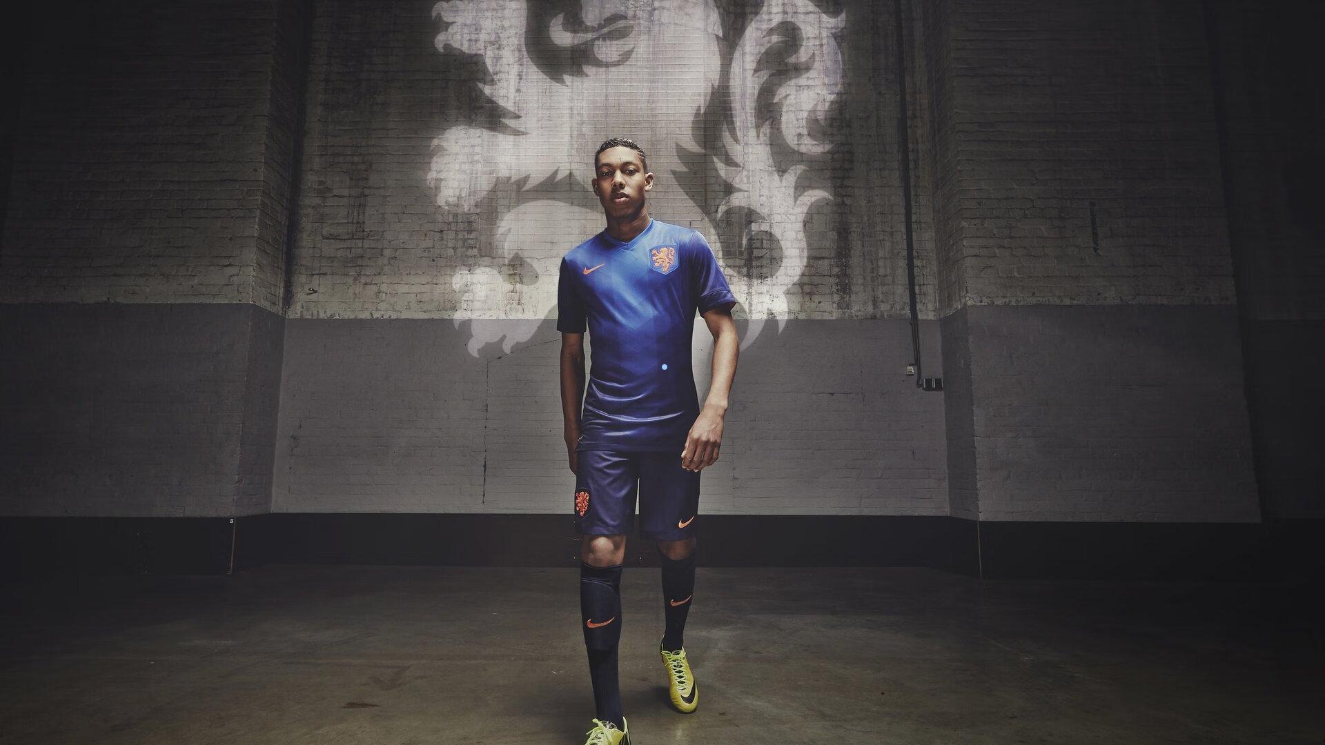 巴黎圣日耳曼迎战里尔,三冠王荣耀后,三条战线全线告急?